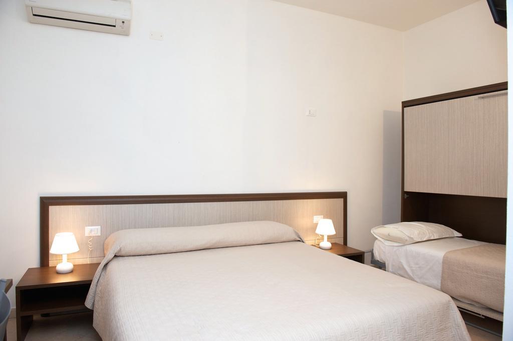 לינה וארוחת בוקר אורוסיי Domo - Guest-House Il Nespolo Fiorito מראה חיצוני תמונה