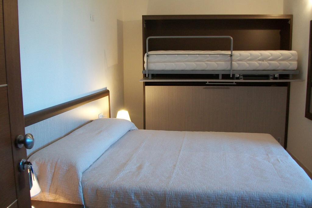 לינה וארוחת בוקר אורוסיי Domo - Guest-House Il Nespolo Fiorito מראה חיצוני תמונה