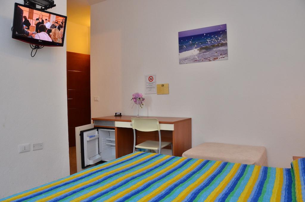 לינה וארוחת בוקר אורוסיי Domo - Guest-House Il Nespolo Fiorito מראה חיצוני תמונה