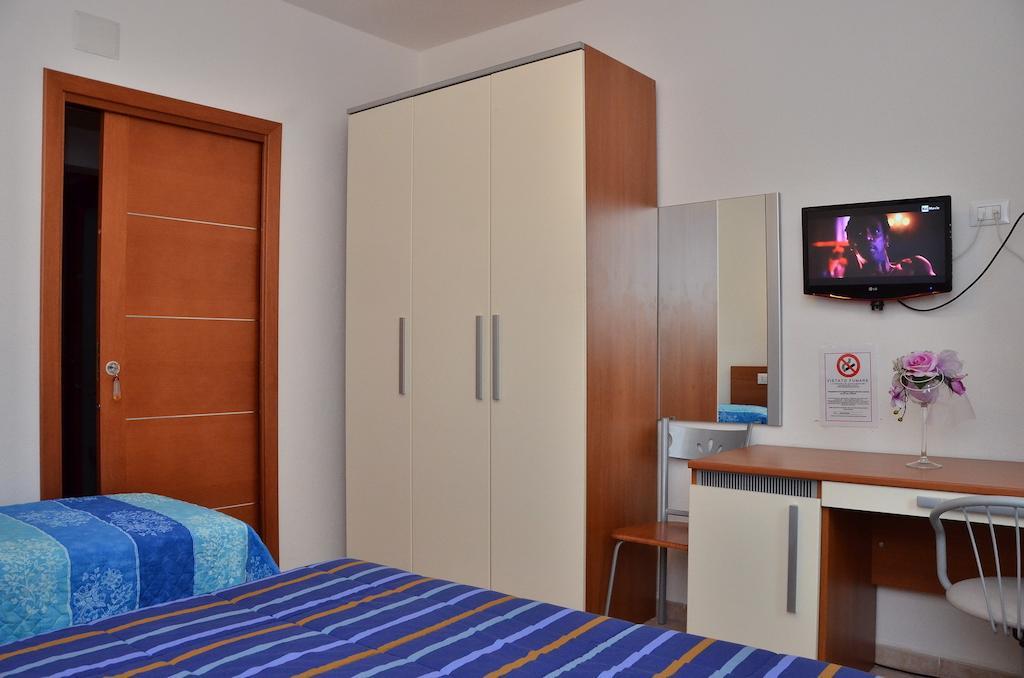 לינה וארוחת בוקר אורוסיי Domo - Guest-House Il Nespolo Fiorito מראה חיצוני תמונה