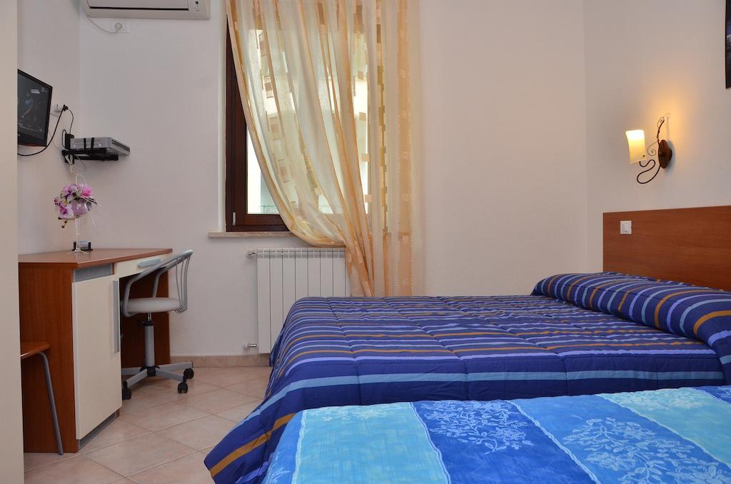 לינה וארוחת בוקר אורוסיי Domo - Guest-House Il Nespolo Fiorito מראה חיצוני תמונה